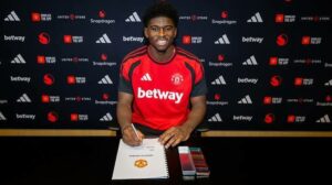 Resmikan Kedatangan Carlos Baleba, Manchester United Kunci Solusi Lini Tengah