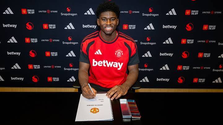 Resmikan Kedatangan Carlos Baleba, Manchester United Kunci Solusi Lini Tengah